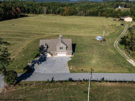 1586 Vannoys Mill Road Belington WV 26250