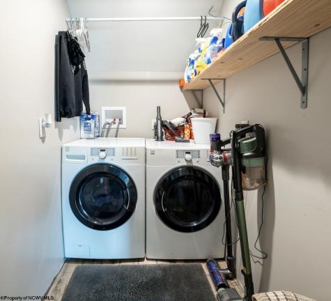 1586 Vannoys Mill Road Belington WV 26250