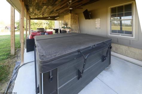 1586 Vannoys Mill Road Belington WV 26250