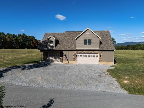 1586 Vannoys Mill Road Belington WV 26250