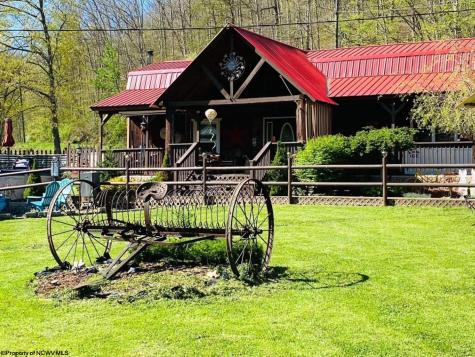 35 Mcintyre Road Center Point WV 26339