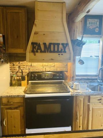 35 Mcintyre Road Center Point WV 26339