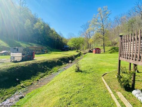 35 Mcintyre Road Center Point WV 26339