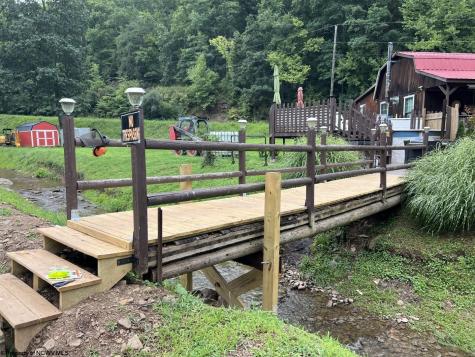 35 Mcintyre Road Center Point WV 26339