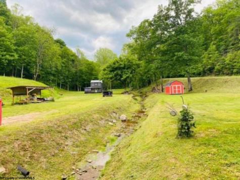 35 Mcintyre Road Center Point WV 26339