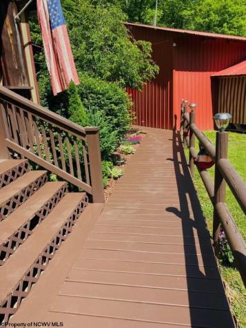 35 Mcintyre Road Center Point WV 26339