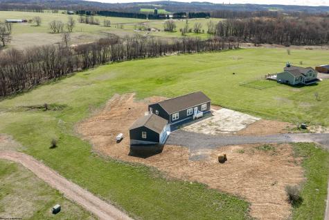 238 E Meadowlark Drive Bruceton Mills WV 26525