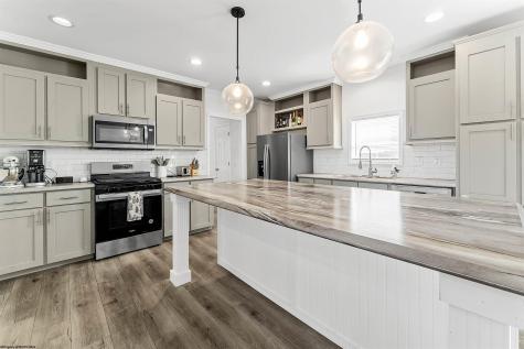 238 E Meadowlark Drive Bruceton Mills WV 26525