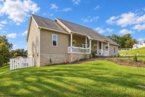 152 Oakwood Circle Bridgeport WV 26330