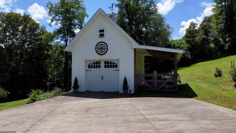 71 Foxmoor Road Belington WV 26250