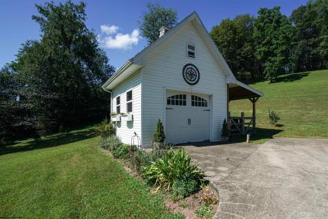 71 Foxmoor Road Belington WV 26250