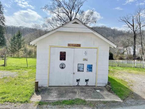 38 Kitson Street Weston WV 26452