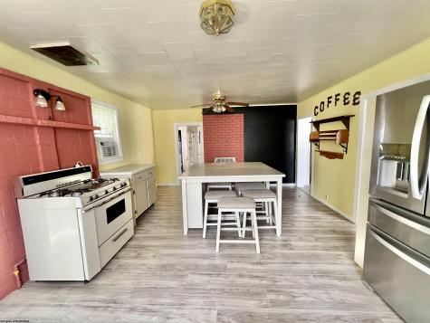 38 Kitson Street Weston WV 26452