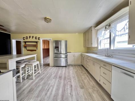 38 Kitson Street Weston WV 26452
