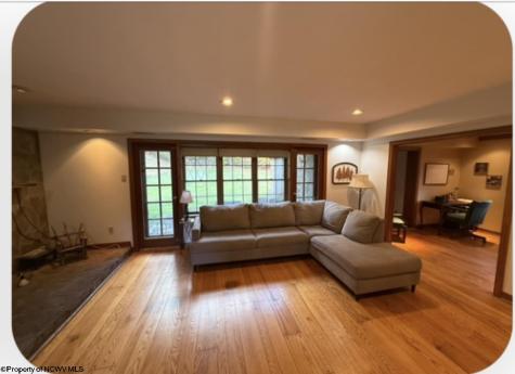 292 Lake Floyd Circle Bristol WV 26426