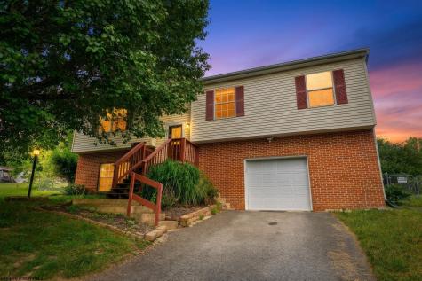 32 Woodside Lane Bridgeport WV 26330