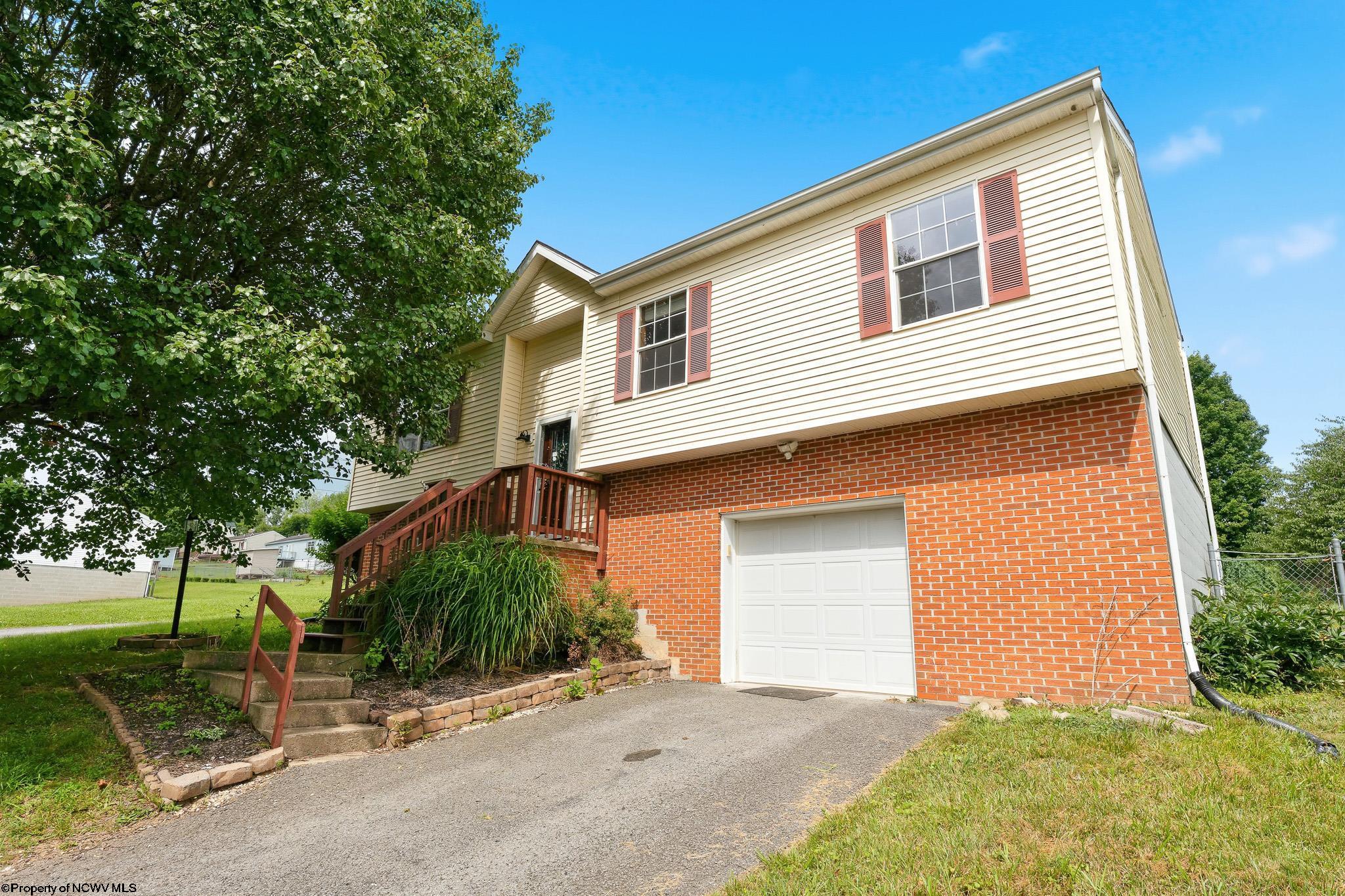 32 Woodside Lane Bridgeport WV 26330