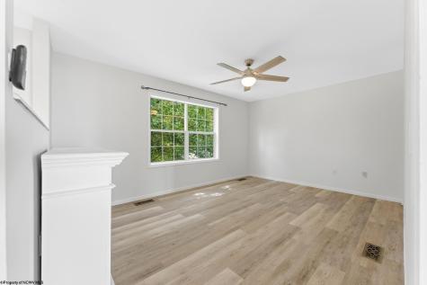 32 Woodside Lane Bridgeport WV 26330
