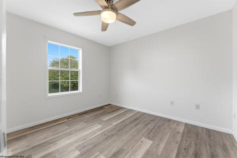 32 Woodside Lane Bridgeport WV 26330
