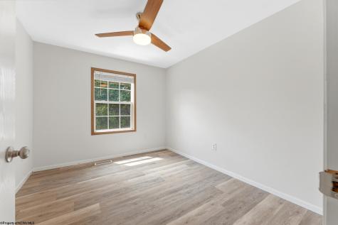 32 Woodside Lane Bridgeport WV 26330
