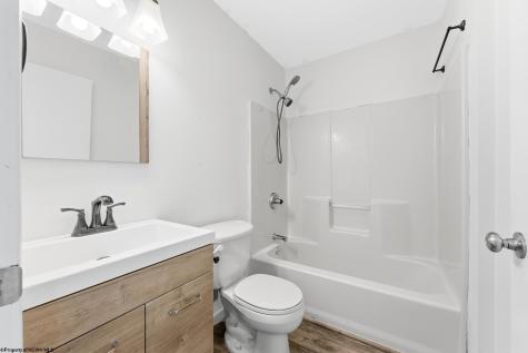 32 Woodside Lane Bridgeport WV 26330