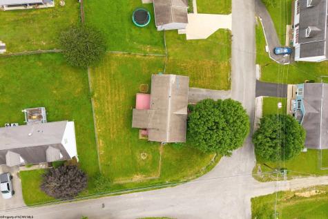 32 Woodside Lane Bridgeport WV 26330
