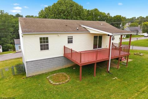 32 Woodside Lane Bridgeport WV 26330