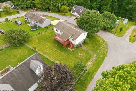 32 Woodside Lane Bridgeport WV 26330