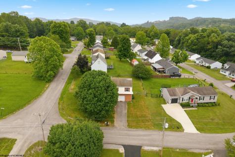 32 Woodside Lane Bridgeport WV 26330