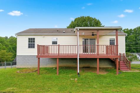 32 Woodside Lane Bridgeport WV 26330