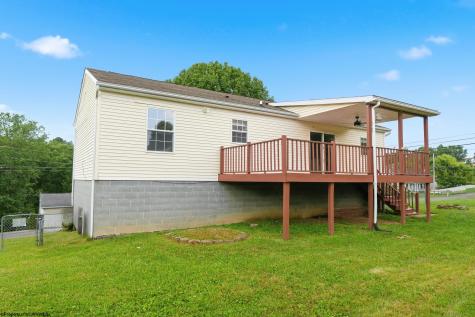 32 Woodside Lane Bridgeport WV 26330