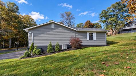139 Carlson Drive Grafton WV 26354