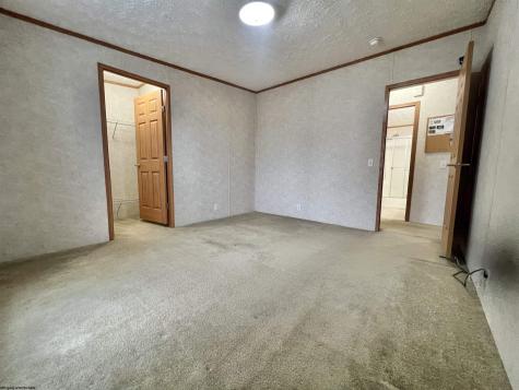 25 Second Avenue Ansted WV 25812