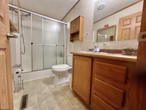 25 Second Avenue Ansted WV 25812