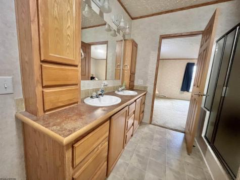 25 Second Avenue Ansted WV 25812