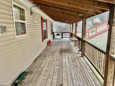 25 Second Avenue Ansted WV 25812