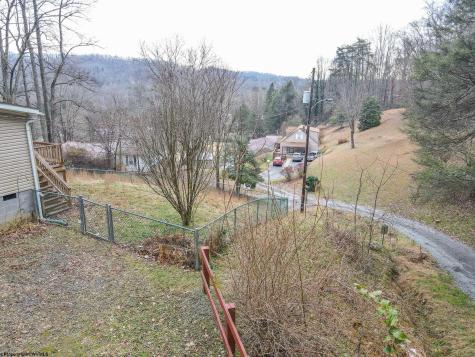25 Second Avenue Ansted WV 25812