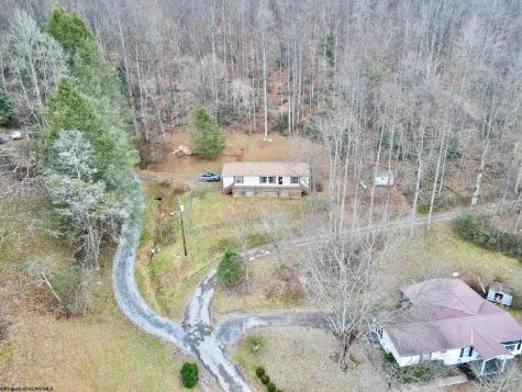 25 Second Avenue Ansted WV 25812