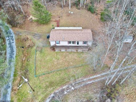 25 Second Avenue Ansted WV 25812