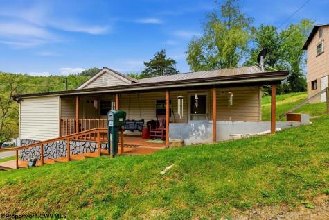 115 Virginia Street Gassaway WV 26624