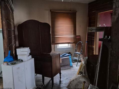 27 N Wilson Street Junior WV 26275