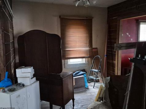 27 N Wilson Street Junior WV 26275