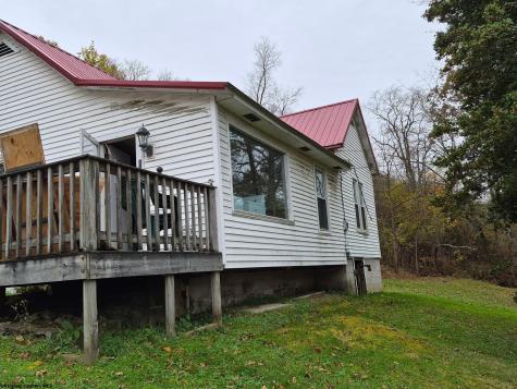 27 N Wilson Street Junior WV 26275