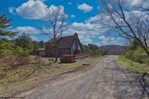 442 Grosbeak Drive Terra Alta WV 26764