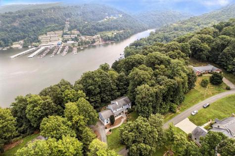 41 Chardonnay Drive Morgantown WV 26508-9313