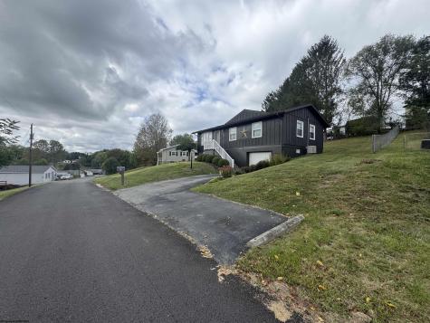 13 Lower Drive Buckhannon WV 26201