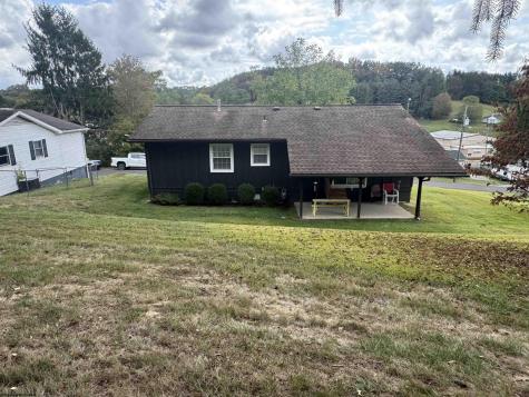 13 Lower Drive Buckhannon WV 26201