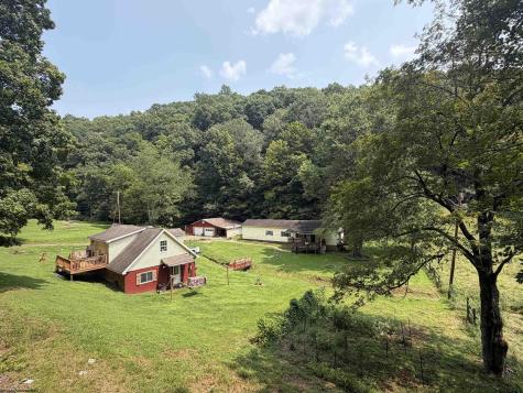 252 Gateway Road Wallace WV 26448