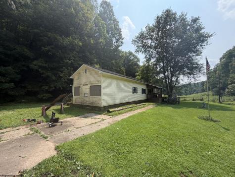 252 Gateway Road Wallace WV 26448