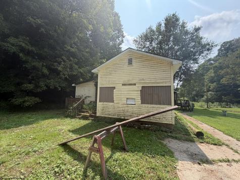 252 Gateway Road Wallace WV 26448